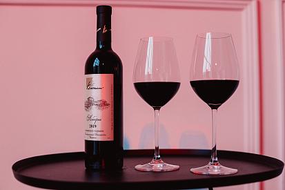 Червоне вино і ресвератрол. Натуральний еліксир життя з виноградників сімейної виноробні 